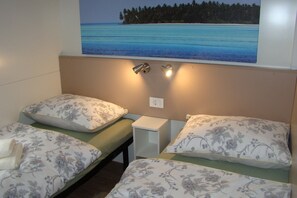 2 bedrooms, iron/ironing board, WiFi, bed sheets - MALUfi MOBIL house 193 (Jezera)