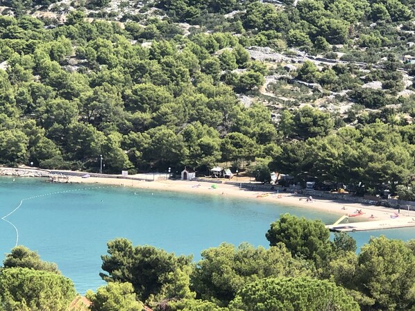 Plage à proximité, chaises longues