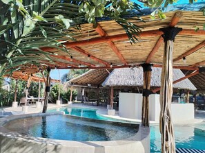 Outdoor spa tub - Hotel Ashly Loma Larga (Acapulco)