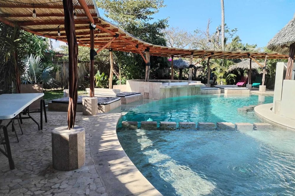 Hotel Ashly Loma Larga