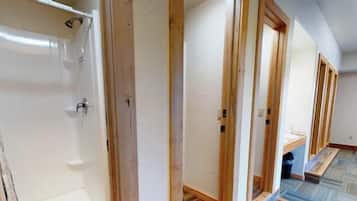 Douche, serviettes fournies