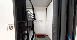 8 bedrooms, WiFi, bed sheets