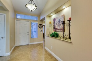 Interior - ***1600 Sq Ft 3 Bed 2 Bath 1 Story Private Pool (Las Vegas)