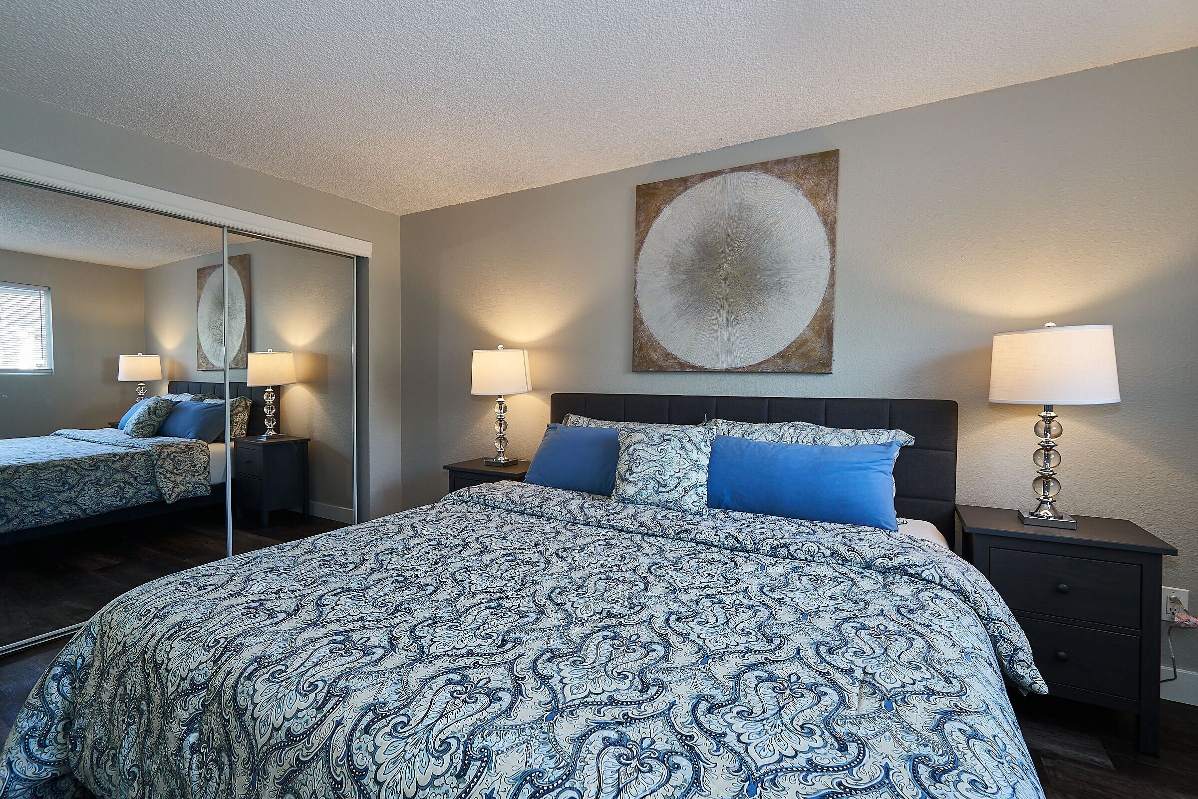 2 chambres, fer et planche à repasser, Wi-Fi, draps fournis