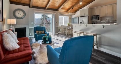 SeaTac Condo Close to Everything!