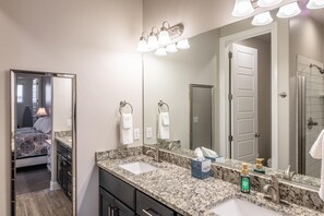 Maison en rangée, Plusieurs lits (Clifftop) | Salle de bain | Articles de toilette (gratuits), serviettes fournies
