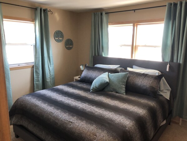 3 habitaciones, tabla de planchar con plancha, wifi y ropa de cama 