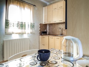 Frigorífico, horno, lavavajillas y cafetera o tetera