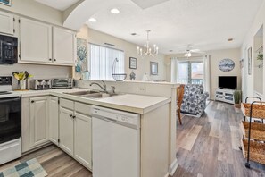 ثلاجة، ميكروويف، فرن، موقد طهي مسطح