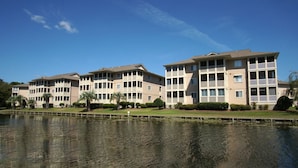 A multi-story hotel with balconies, a swimming pool, and well-maintained landscaping. - Cozy villas near the heart of North Myrtle Beach (North Myrtle Beach)