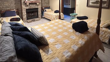 6 bedrooms, travel crib, WiFi, bed sheets