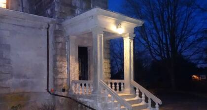 Historic Castle 1876 13 Mins to Wing Foot cc border of GREENWICH and New York