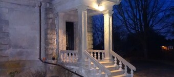 Historic Castle  1876 13 Mins to Wing Foot cc border of GREENWICH and New York