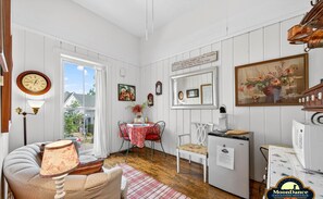 TV - Nashville charm, Suite#1 is located steps from shops, restaurants. Pet friendly! (Nashville)