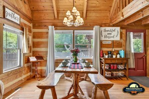 Dining - Log cabin, pets, close to Nashville. (Nashville)