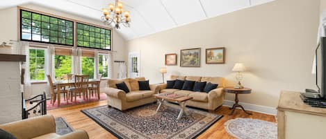 TV, fireplace, DVD player