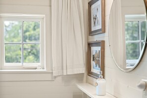 Interior - Pet-Friendly, Historic Cottage in Downtown Nashville (Nashville)