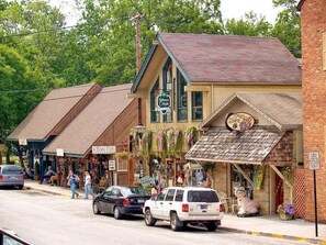 Parkplätze auf dem Gelände, Auto empfohlen