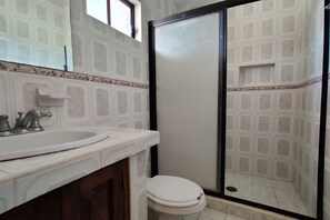 Bathroom - OYO Hotel Brisas del Pacífico (Puerto Vallarta)