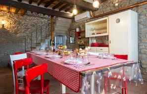 Dining - Cozy apartment in Benabbio with WiFi (Benabbio)