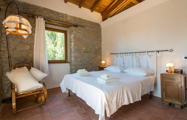 3 Schlafzimmer, Reisekinderbett, kostenloses WLAN, Bettwäsche