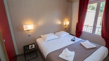 2 bedrooms, in-room safe, iron/ironing board, free WiFi