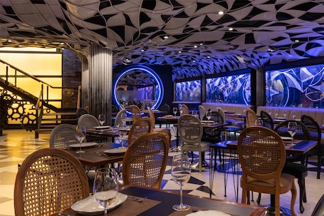 Restaurant. Hilton Garden Inn Asuncion Aviadores del Chaco