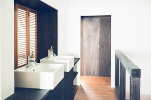 Private Vacation Home with Open-air Bath | Bathroom sink - Ieno House Kyoto (Kyoto)