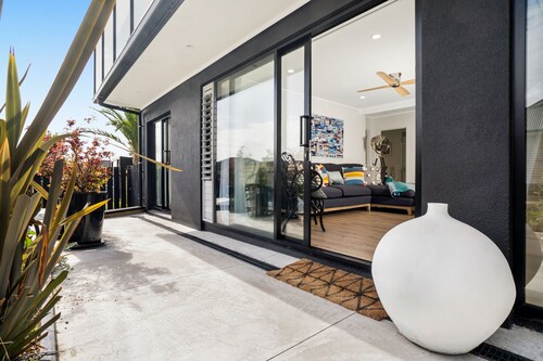 Red Beach Designed Stylish 2 BR Suite