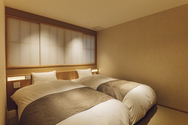 Hus (Private Vacation Home - ASAHI no IE) | Sengetøy av topp kvalitet, dundyner og skrivebord