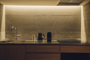 Private kitchenette - Asahi House Kyoto Dog Friendly (Kyoto)
