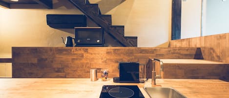 Casa (Private Vacation Home) | Cozinha americana privada | Geladeira, micro-ondas, cooktop, máquina de café expresso