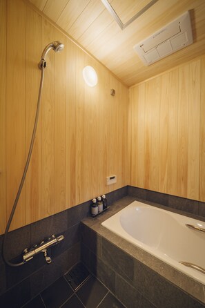 Ferienhaus (Private Vacation Home) | Badezimmer