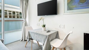 Comfort Double Room | Living room - Cosy and Convenient Apt in Auckland CBD (Auckland)