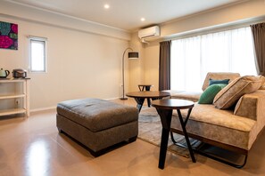 Apartment, 4th Floor | Living room | Flat-screen TV - Porto7-5 (Chatan)