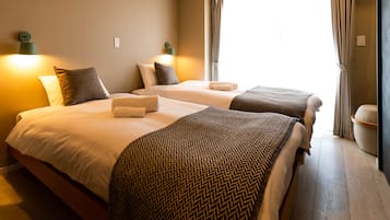 Apartment, 4th Floor | Desk