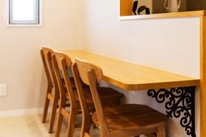 Apartamento (3rd Floor) | Opções para refeição no quarto
