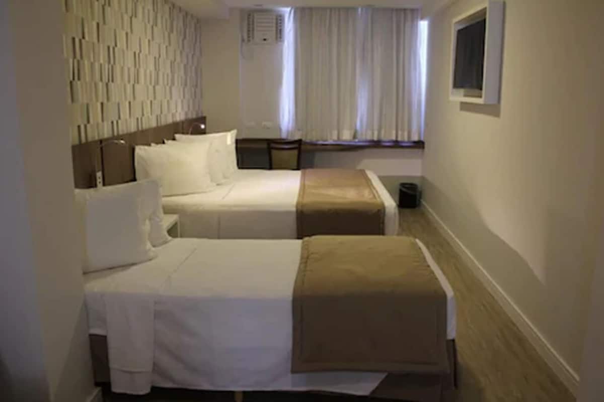 20 bedrooms, minibar, desk, WiFi (free)