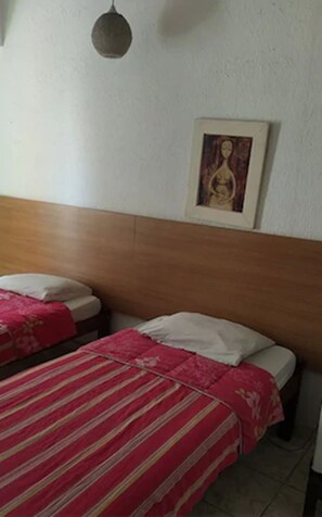 20 quartos, frigobar, individualmente decorados, escrivaninha