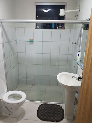 Douche, savon, papier toilette