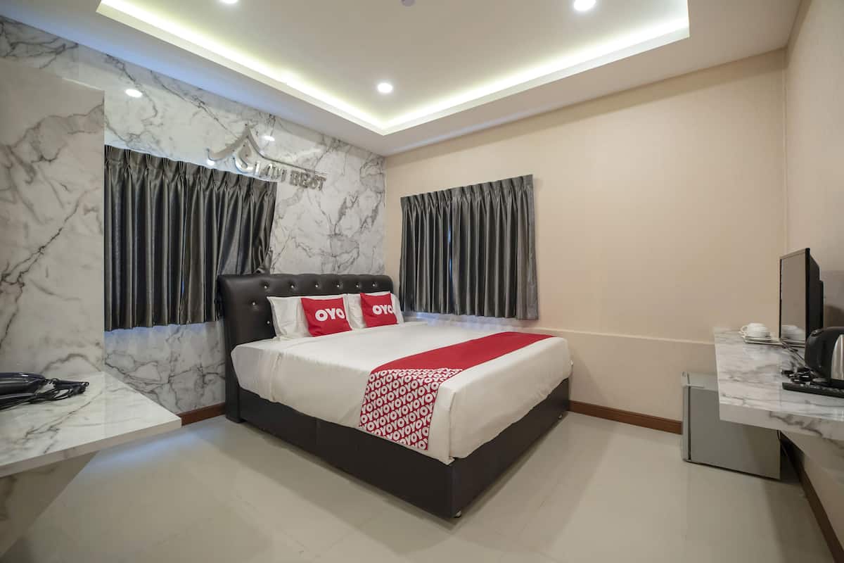 Premier Double Room | Minibar, desk, WiFi (free)