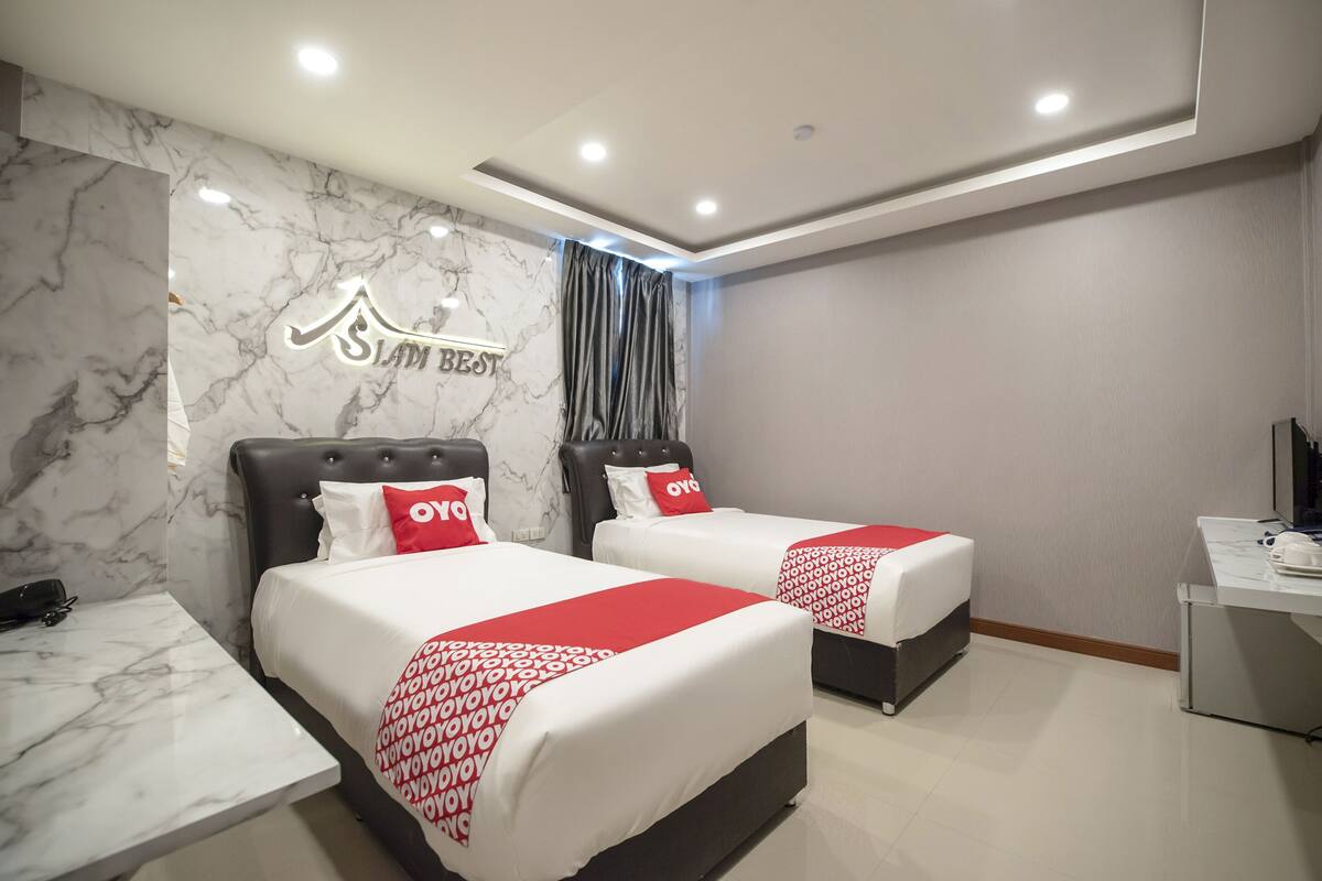 Deluxe Twin Room | Minibar, desk, WiFi (free)
