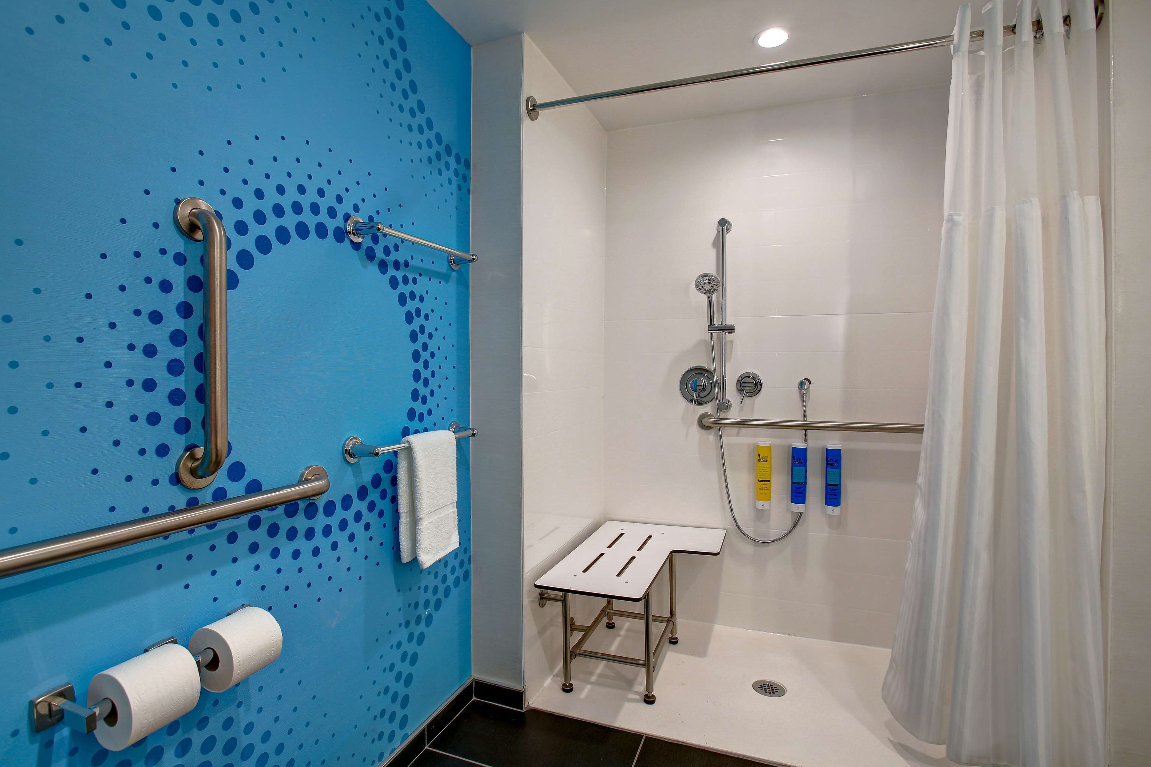 room, 2 queen beds, accessible (roll-in shower) | bathroom shower