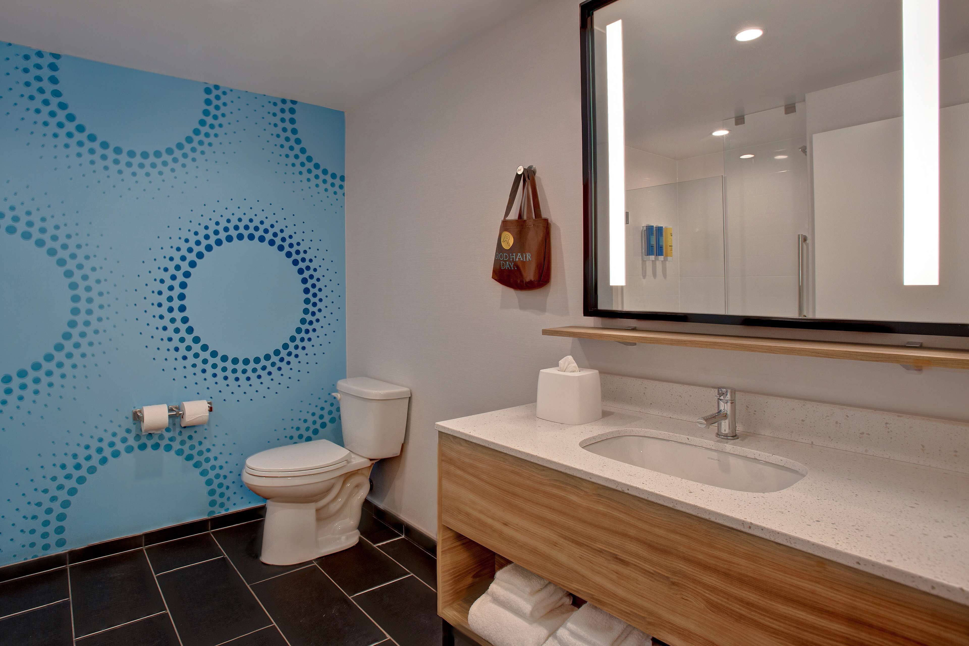 room, 1 king bed | bathroom | towels