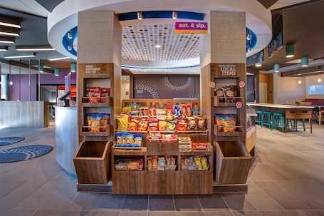 Reception. Tru by Hilton Alcoa Knoxville Airport