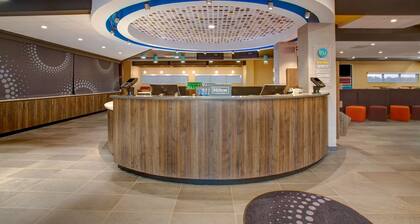 Tru by Hilton Alcoa Knoxville Airport