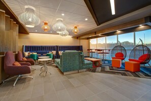Lobby - Tru by Hilton Alcoa Knoxville Airport (Alcoa)