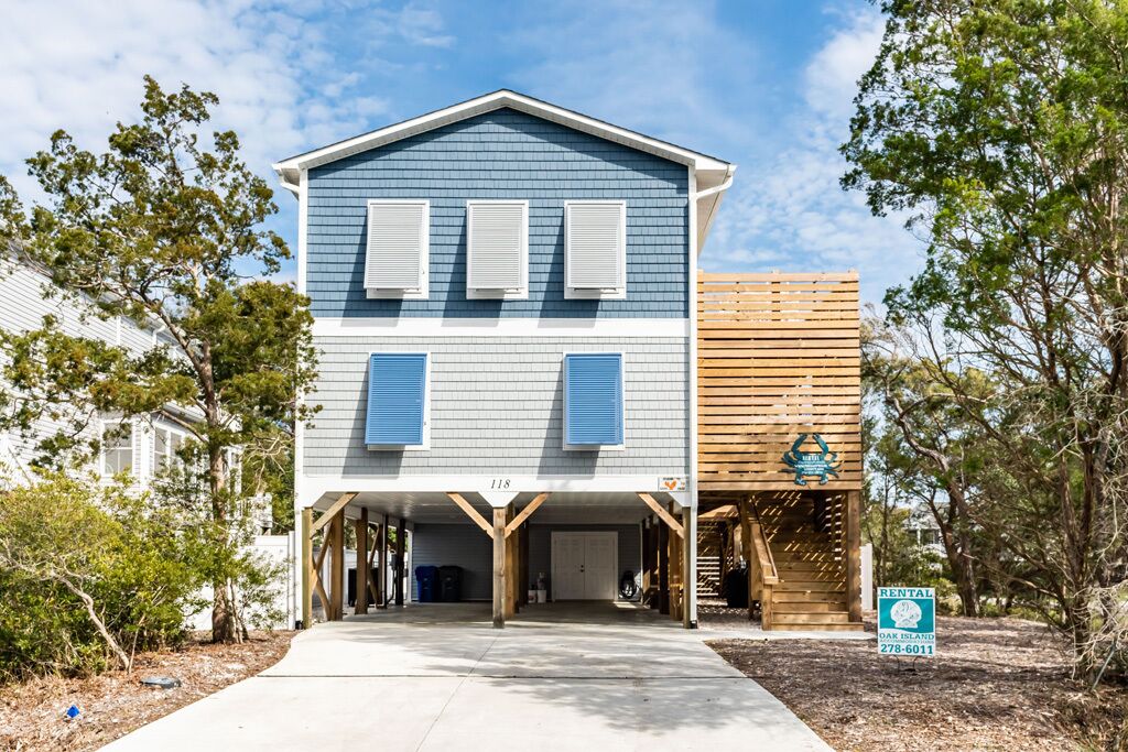 The Happy Crab: East Beach Home with Private Backyard Pool and Hot Tub on Deck!