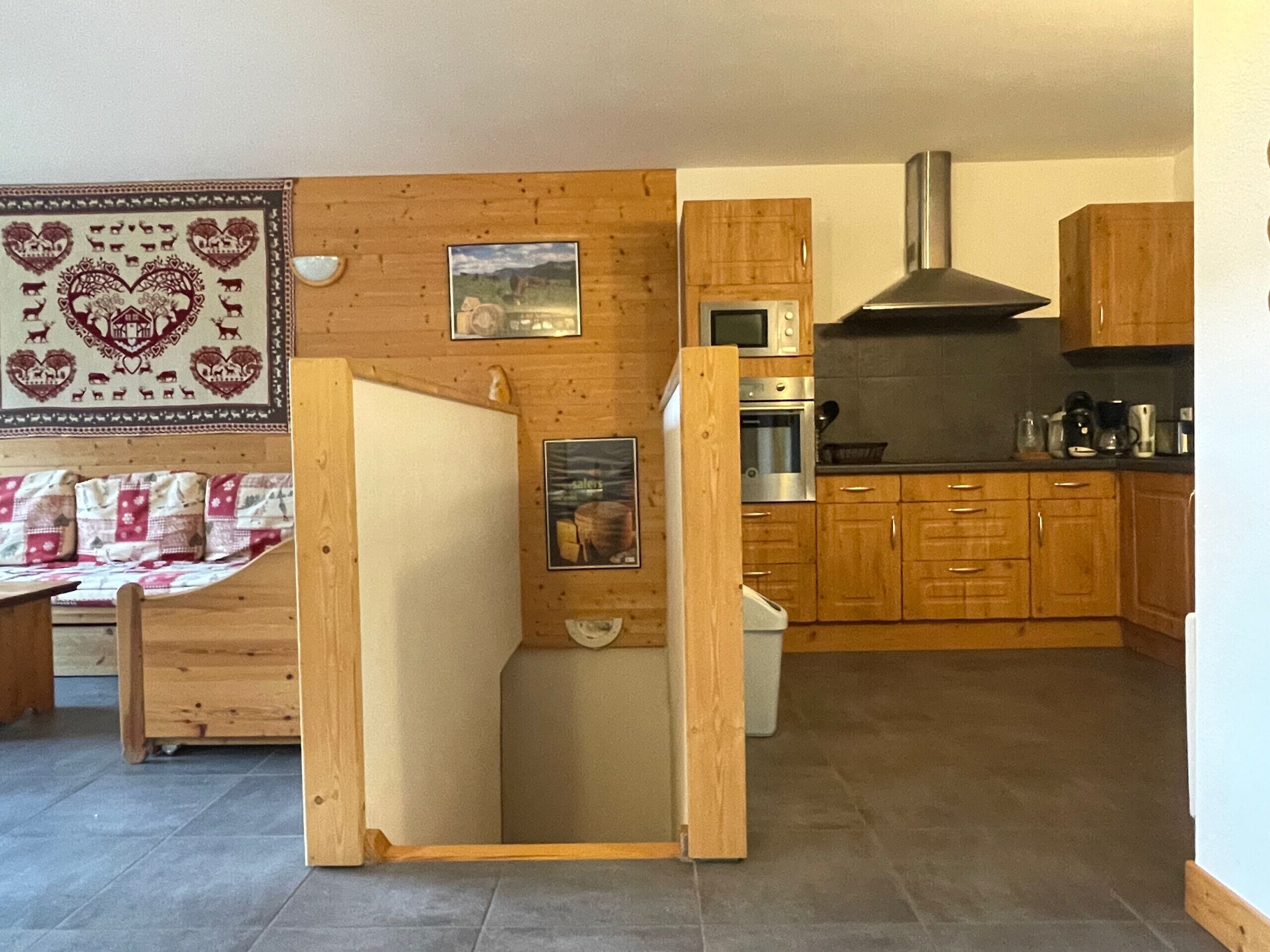 Kylskåp, mikrovågsugn, ugn och diskmaskin