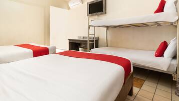 Habitación familiar | Escritorio, wifi gratis y ropa de cama